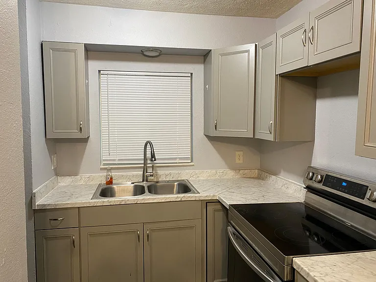 603 SW 2nd Ter — Photo 5