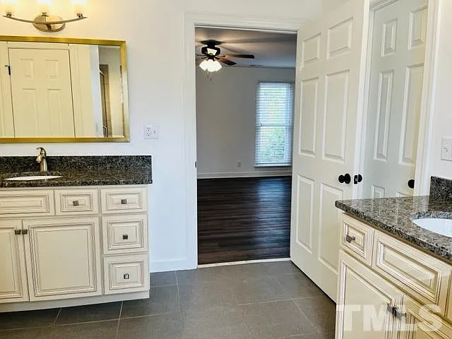 2112 N Hills Dr — Photo 22
