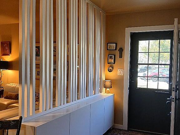 Foyer w/storage