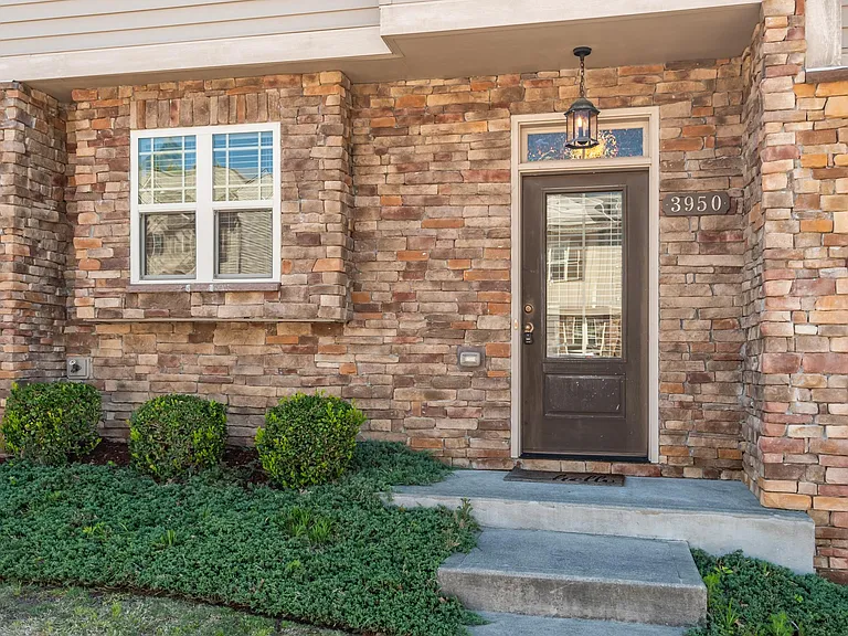 3950 Amelia Park Dr — Photo 2