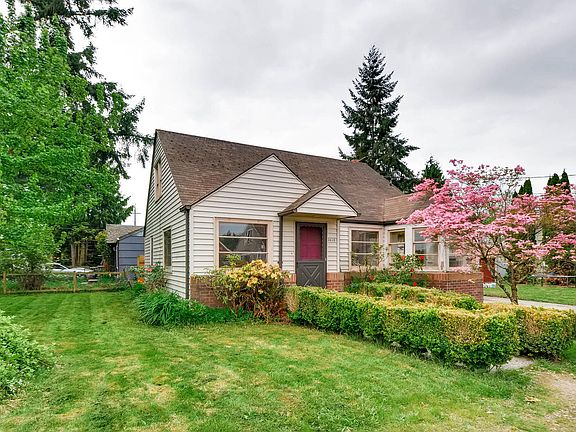 2nd image of 2618 Linden Ln