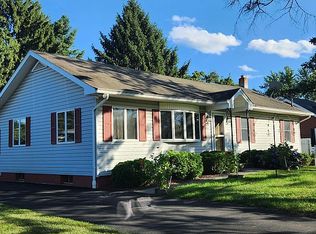 10 Hillview Dr, Troy, NY 12182