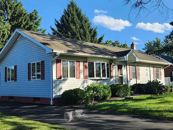 10 Hillview Dr, Troy, NY 12182