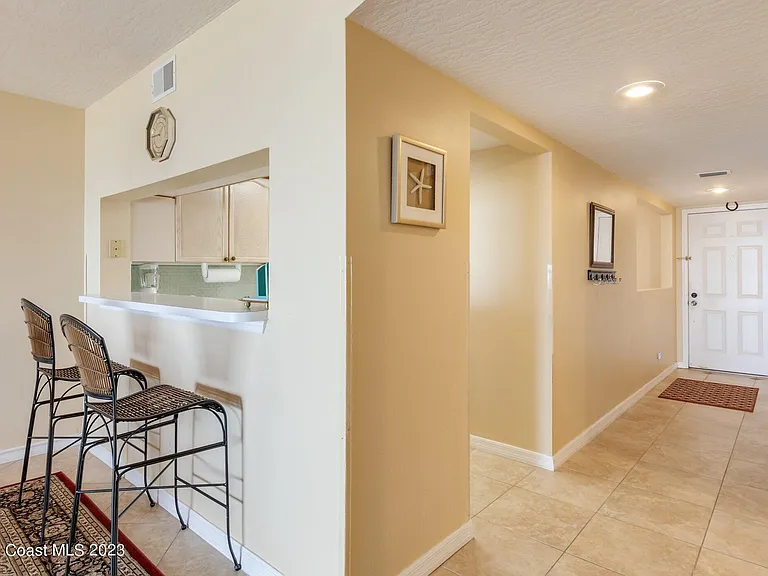 555 Harrison Ave #402 — Photo 12