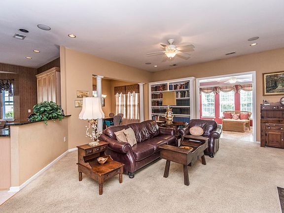 3rd image of 823 Beverly Dr