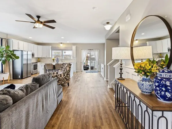 229 Weeping Willow Run Dr, Johnstown, OH 43031