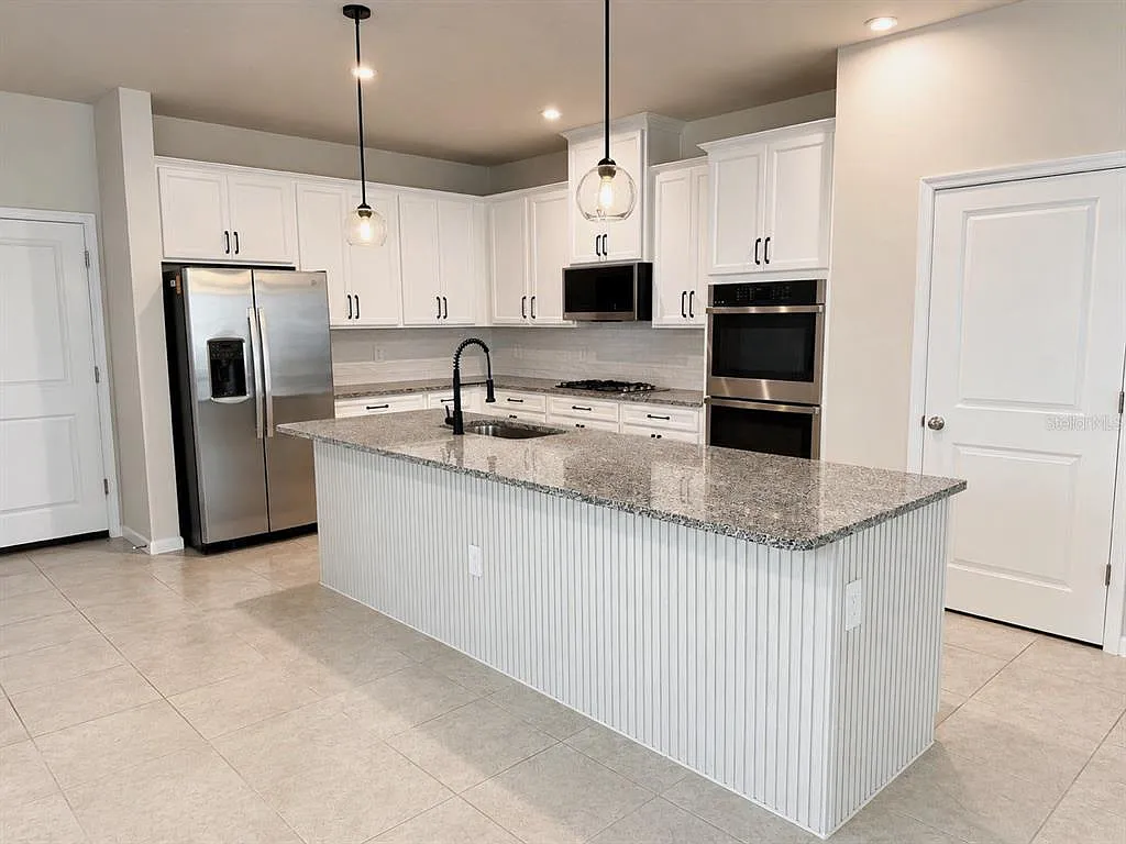 3 bed, 2.5 bath, 1883 sqft, $2,450 — Photo 4