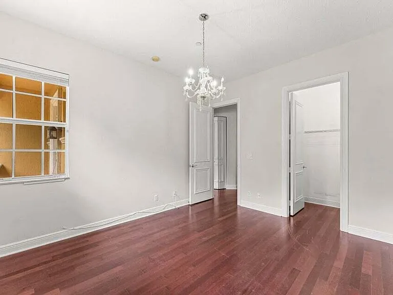 210 NE 69th Cir — Photo 25