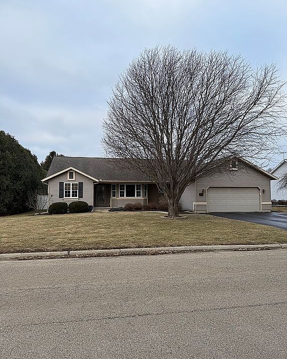 1st image of 1104 Locust Dr