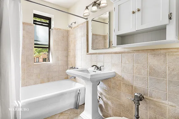 Sold by Warburg | media 6