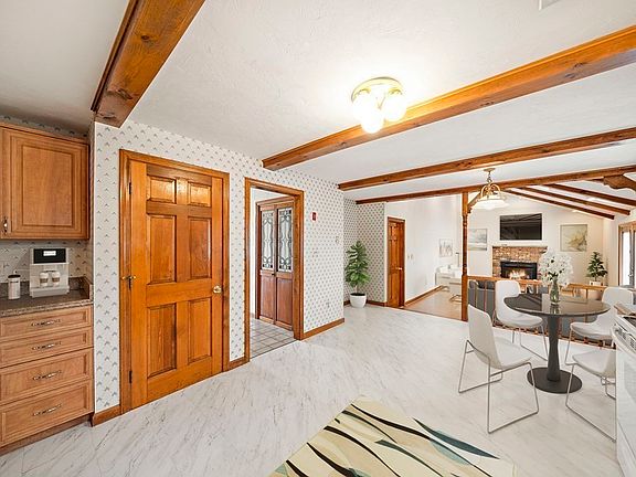 5th image of 115 Essex Heights Dr