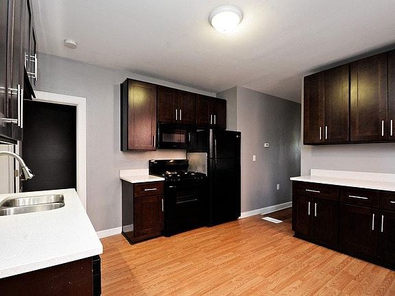 2nd image of 1437 N Wicker Park Ave