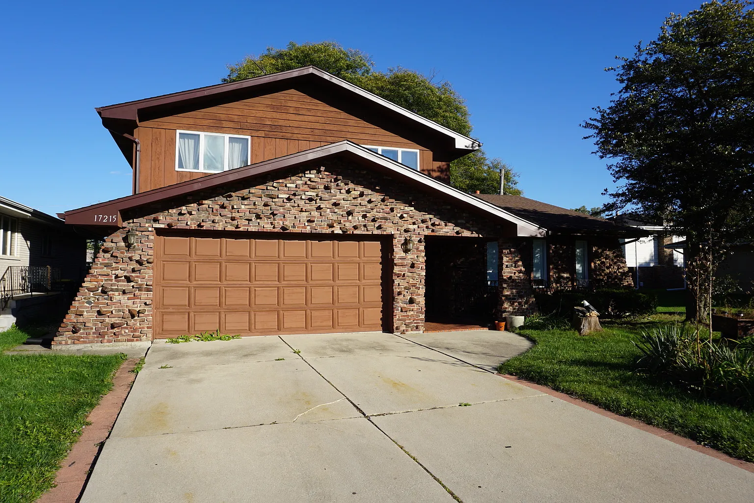 17215 William St photo 1