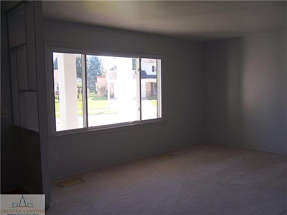 3rd image of 1207 Ravenswood Dr