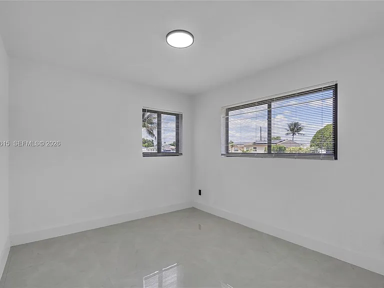 1000 NW 198th St — Photo 12