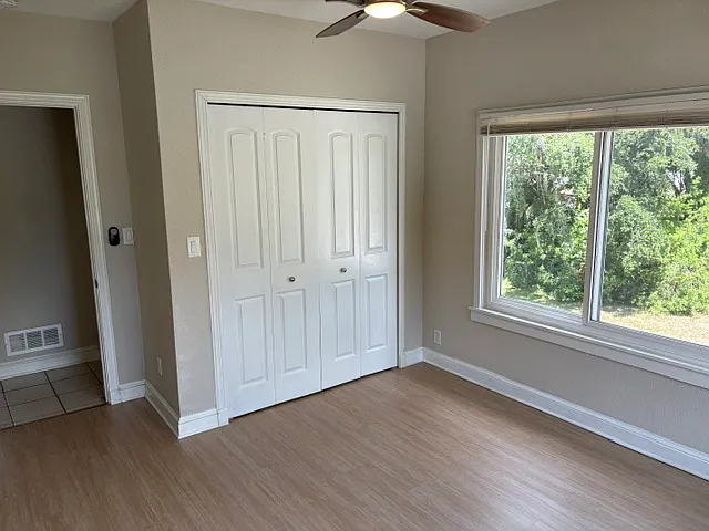 320 S Riverside Dr — Photo 17