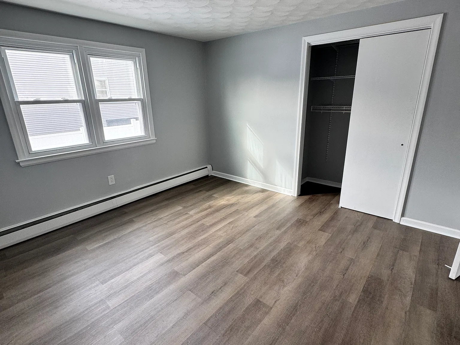 3 bed, 981 sqft, $1,900 — Photo 3