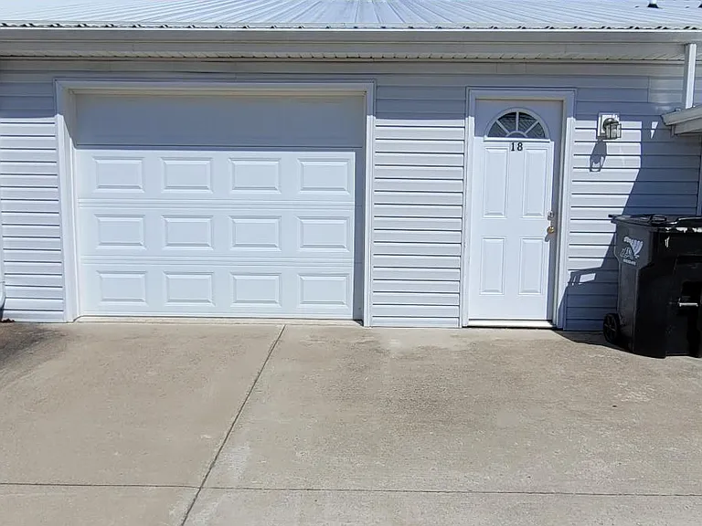 1011 W Poplar St #20 — Photo 12