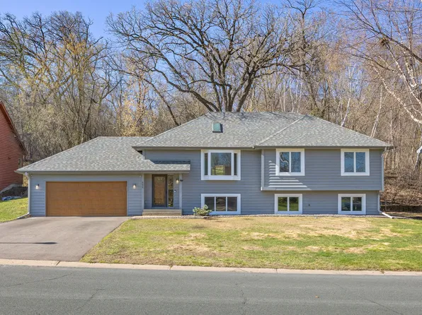 592 Autumn Oaks Ct, Eagan, MN 55123