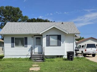 518 N Center St, Clay Center, NE 68933