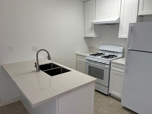 5th image of 4243 49th St APT 3