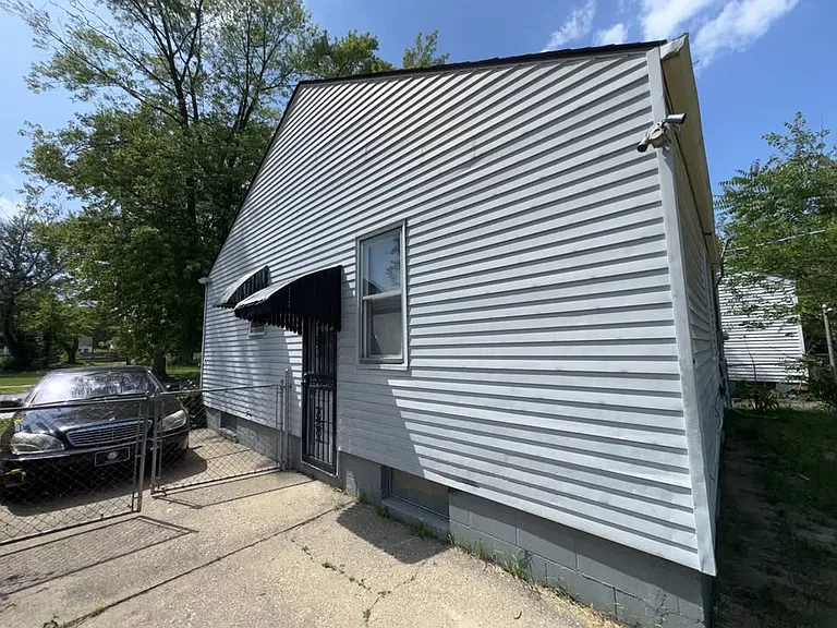 19328 Dresden St — Photo 19