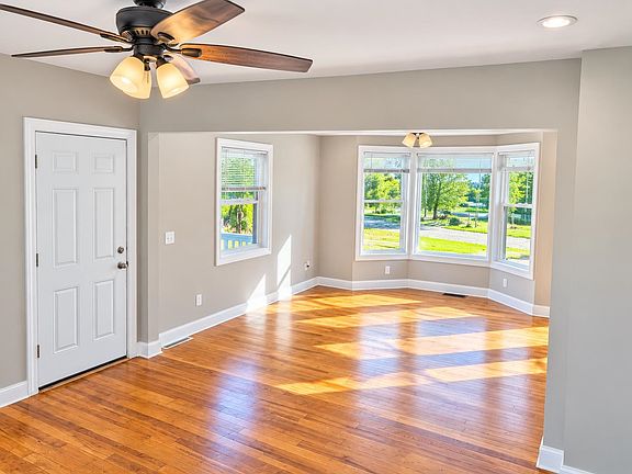 3rd image of 406 Kirby St