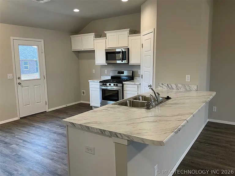 16123 S 87th East Ave — Photo 5