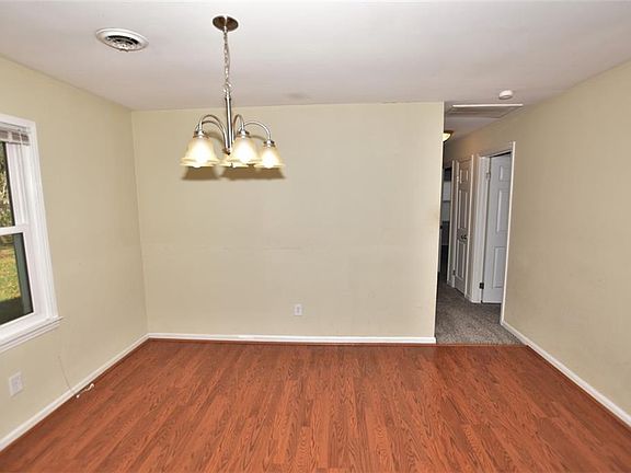 5th image of 50 Linda Dr