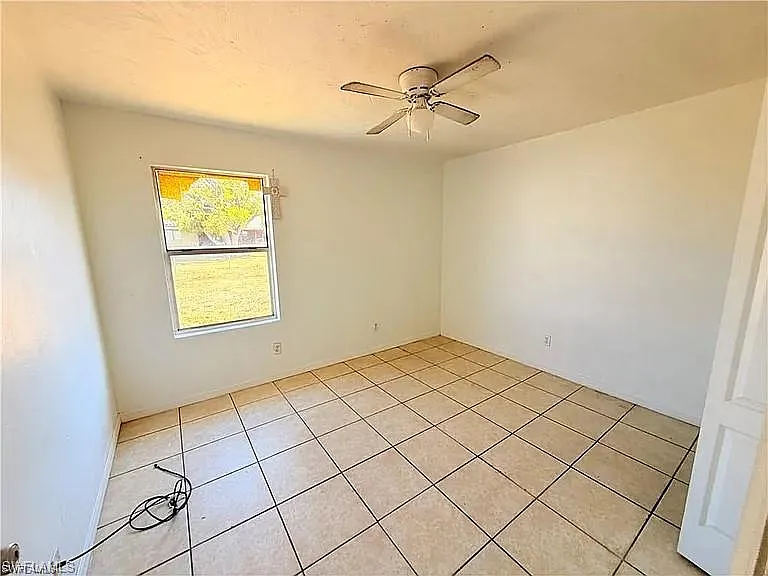 419 NE 16th Pl — Photo 16
