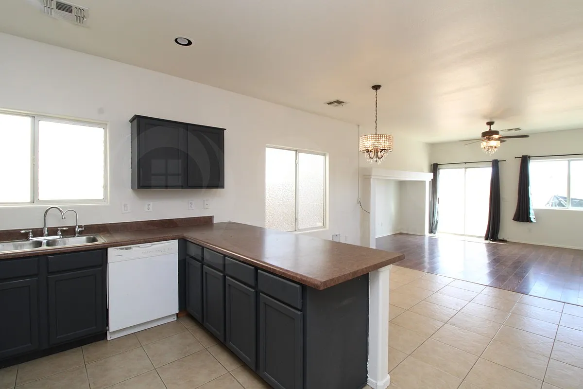3 bed, 2.0 bath, 1512 sqft, $1,695 — Photo 4