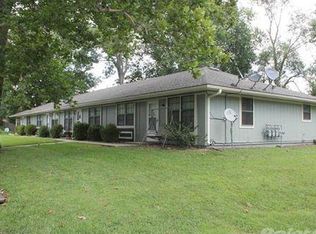 305 S Mulberry St, Louisburg, KS 66053