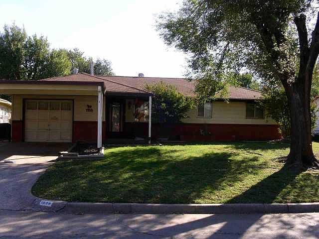 2nd image of 1608 SE Symphony Ln