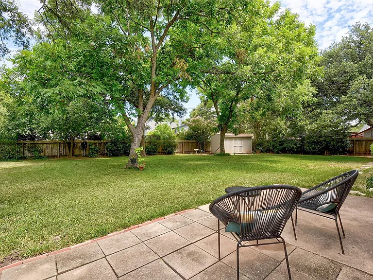 2408 W Messick Loop — Photo 28