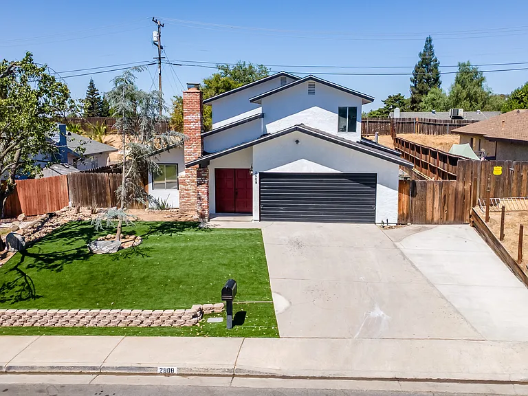 2908 Catalina Dr — Photo 2