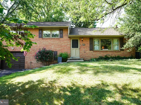 105 Mayfield Dr, Lititz, PA 17543