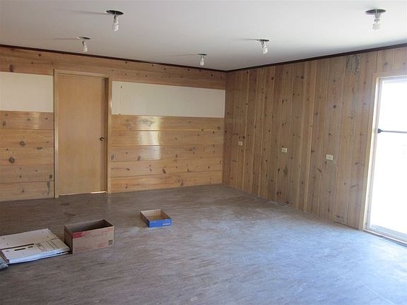 5th image of 208 S Oak St