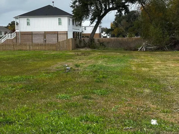 141 E Second St, Pass Christian, MS 39571