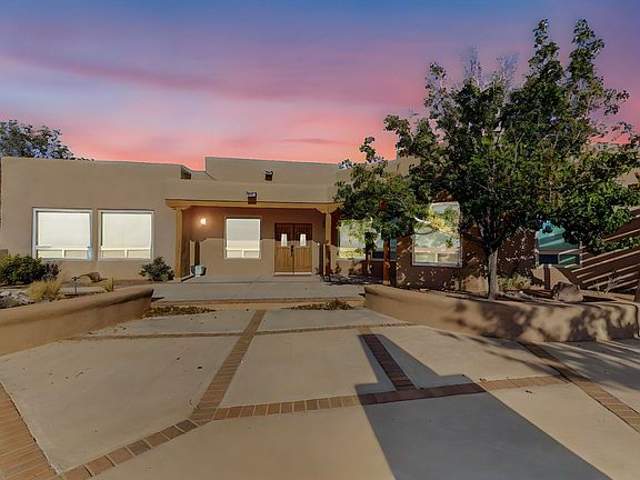 3rd image of 10 Third Mesa Ct