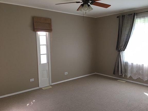 5th image of 192 College Dr Unit A