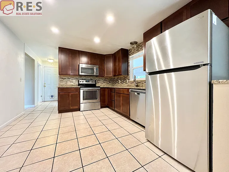 2021 W 82nd Pl — Photo 2