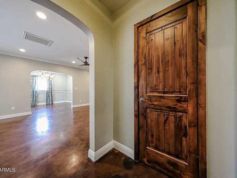 1317 W Holly St — Photo 15