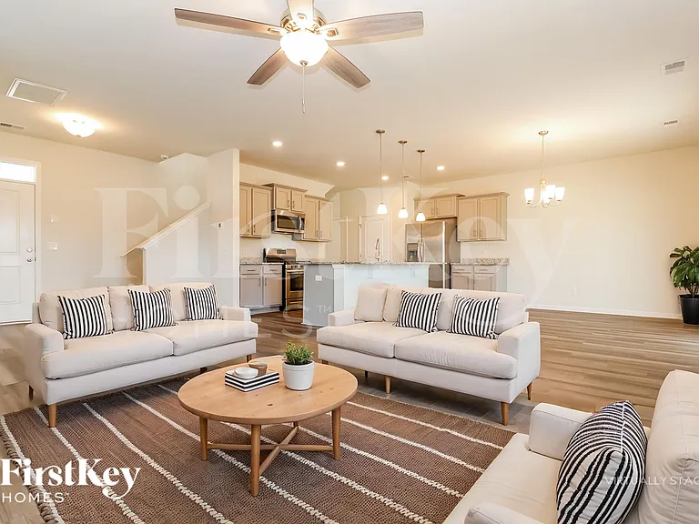 591 Wayton Cir — Photo 3
