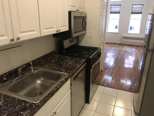 Rented by Compass | media 28