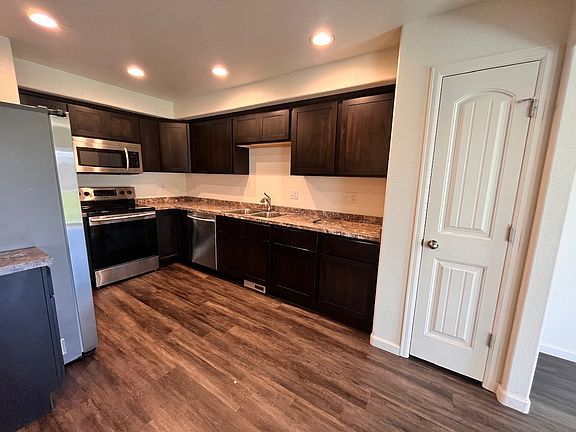 5th image of 522 Foxtail Pl