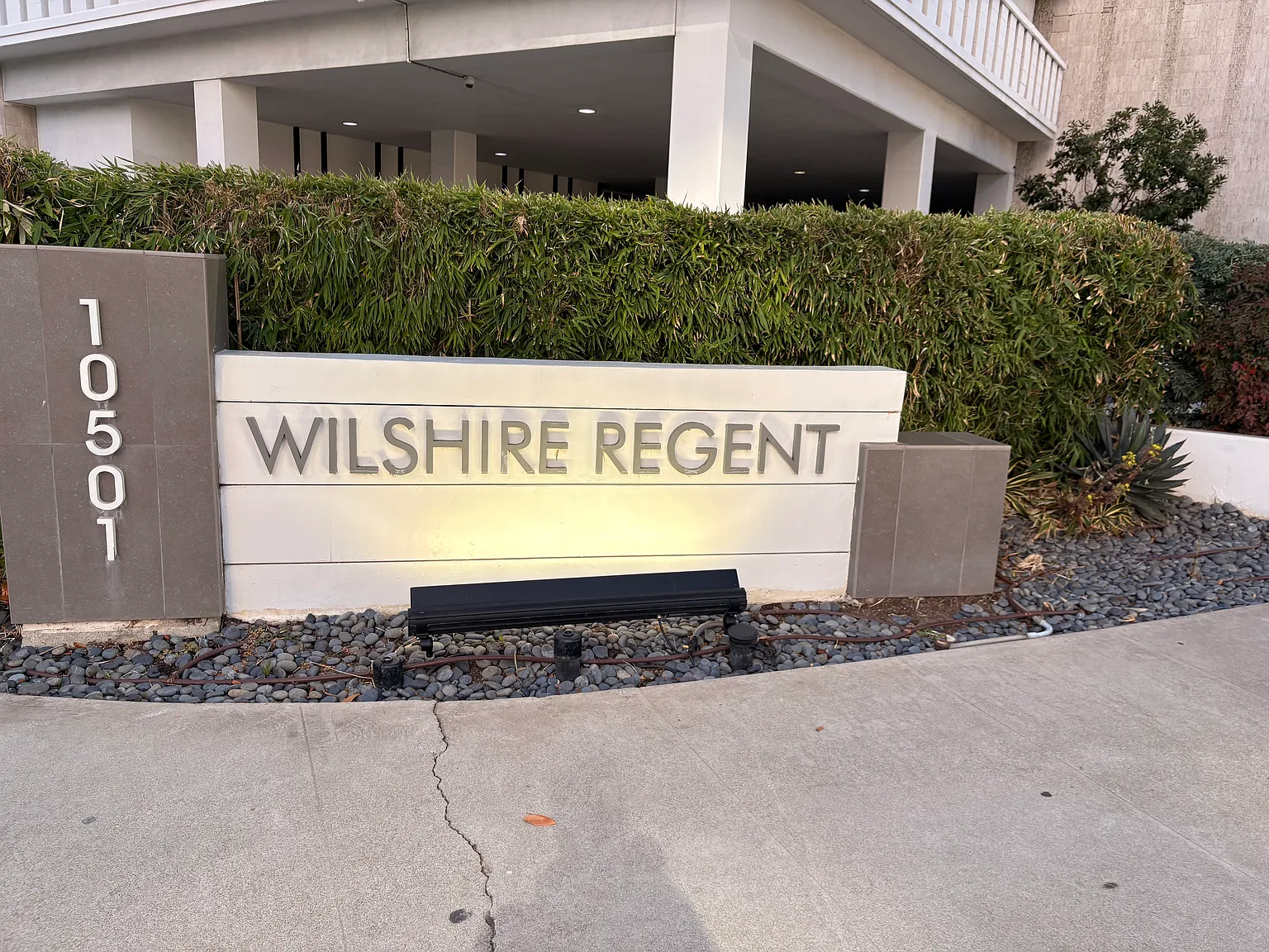 1 bed, 883 sqft, $4,200 — Photo 2