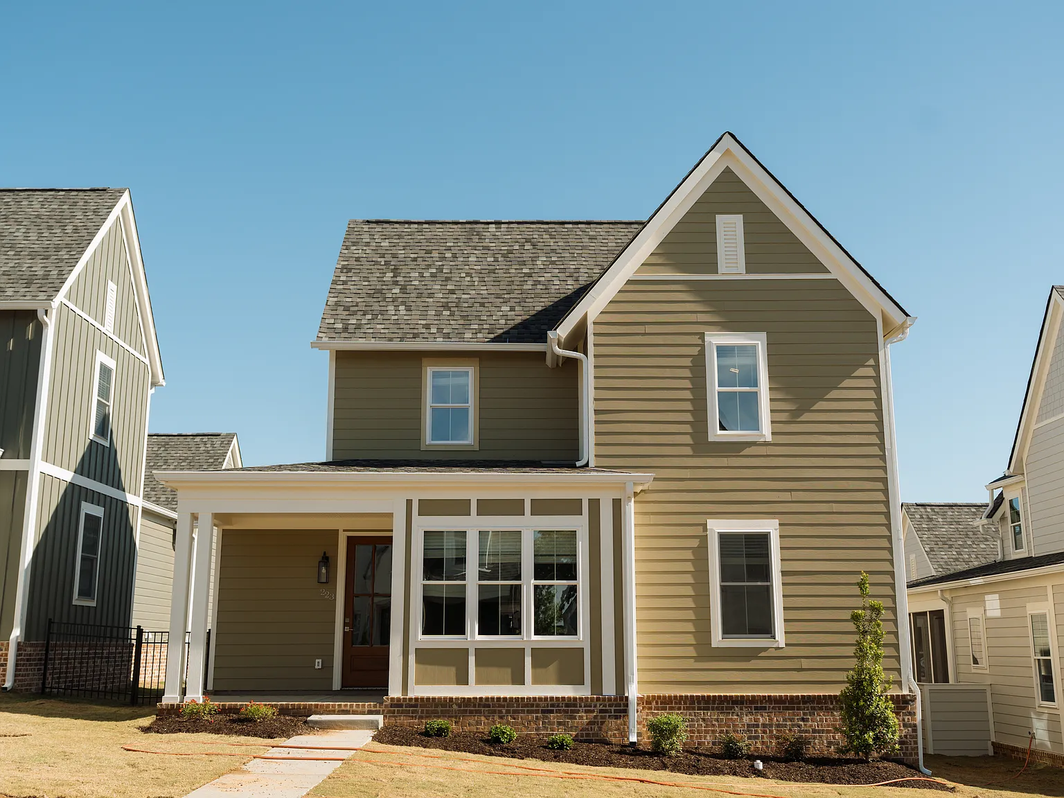 3 bed, 2.5 bath, 1577 sqft, $2,600 — Photo 1