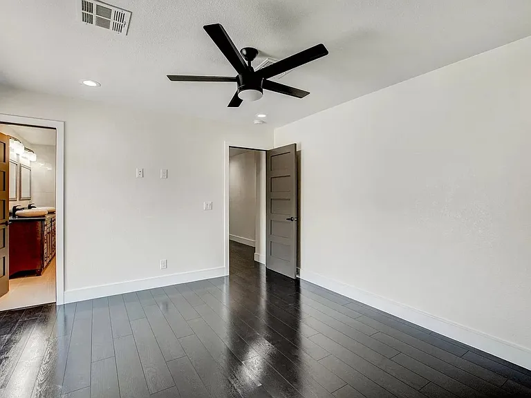 360 Vandalia St — Photo 14