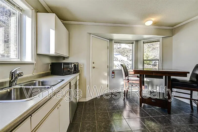 3 bed, 2.0 bath, 1500 sqft, $2,600 — Photo 4