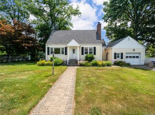 4 Duluth Pl, Eastchester, NY 10709